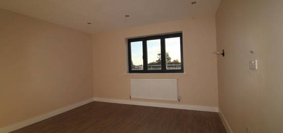 Flat to rent in Uxbridge Road, Uxbridge UB10