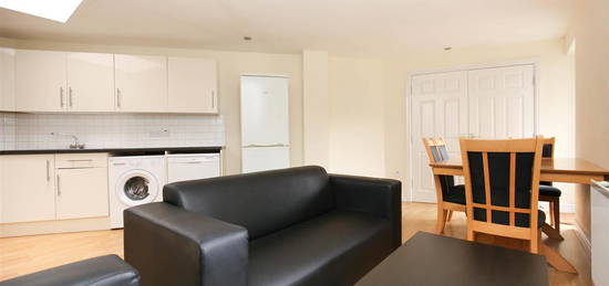 3 bed flat to rent