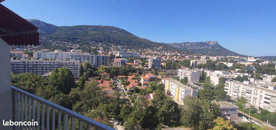 T3 Toulon Est dans coin de verdure