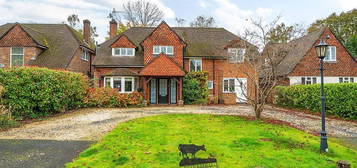 Country house to rent in Linersh Wood Close, Bramley, Guildford GU5