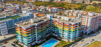 BORNOVA PARK EVLERİNDE HAVUZ CEPHELİ EŞYALI KİRALIK 1+1 DAİRE