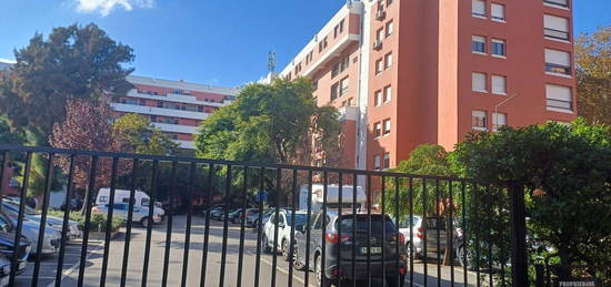 Arrendamento de Apartamento T2  na rua Professor Henrique Vilhena, 5