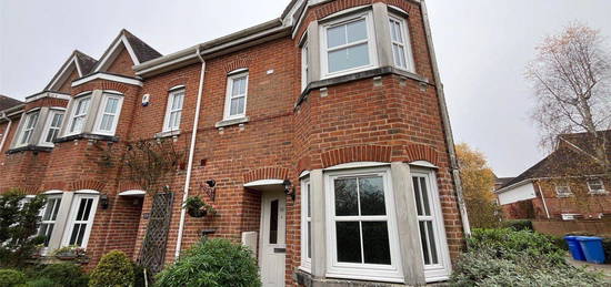 Detached house to rent in Campbell Fields, Aldershot GU11