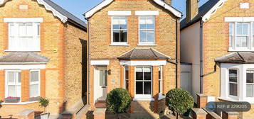 3 bedroom detached house