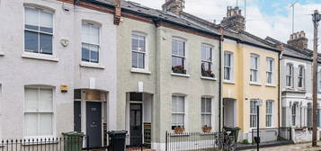 Maisonette for sale in Thorparch Road, London SW8