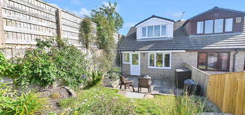 2 bed semi-detached house for sale