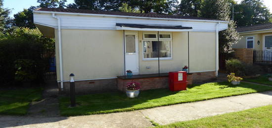 Mobile/park home for sale in Chilton Farm Park, Fleet Road, Farnborough GU14