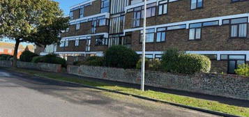 Flat to rent in Beach Avenue, Birchington CT7