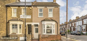 Terraced house to rent in Rathmore Road, London SE7