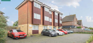 Flat to rent in Tower Road, Lancing, Worthing BN15