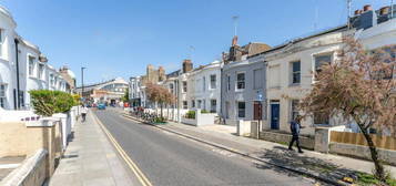 5 bedroom terraced house