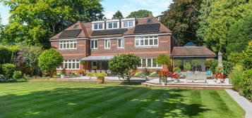 6 bed detached house for sale