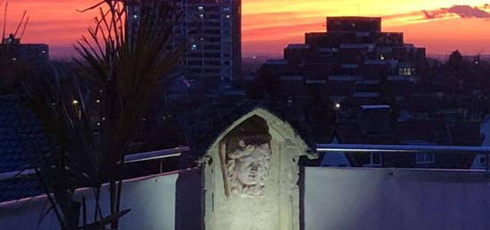 Einzigartiges Penthouse in Bestlage: Großzügige Terrasse, direkter Liftzugang, Liblar