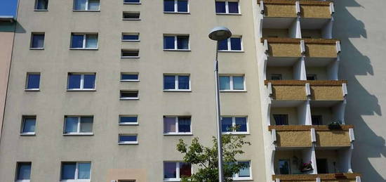 Unrenovierte 2-Zimmer-Wohnung mit Balkon im Ostseeviertel