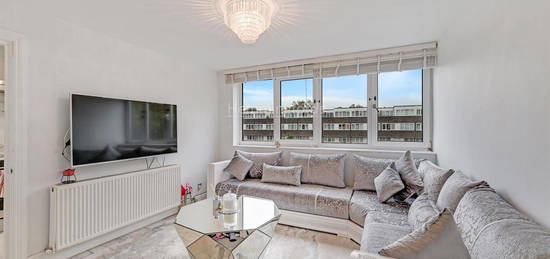 Flat to rent in Upper Dengie Walk, London N1