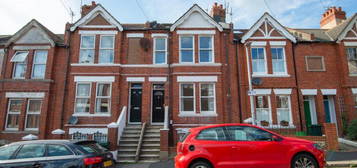 6 bedroom terraced house