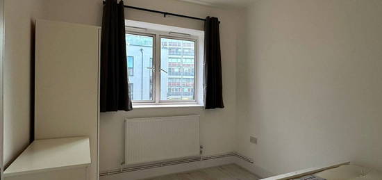 4 bed flat to rent