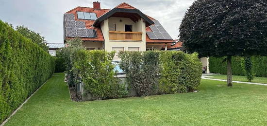 Privatverkauf: Top-ausgestattetes Einfamilienhaus mit Pool, Photovoltaik, Garage, Dichtbetonkeller, Balkon und Terrasse