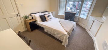 4 bed shared accommodation to rent