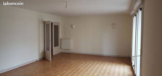 Grand Appartement T6 Rue branda + parking * libre de suite