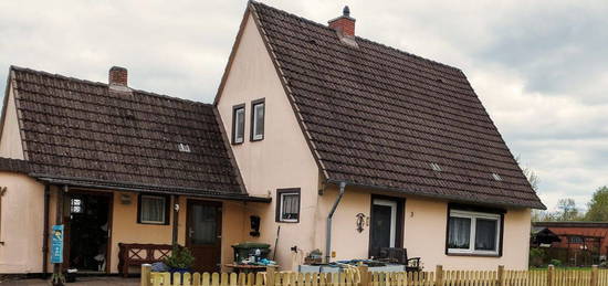 Einfamilienhaus mit Garage und großem Garten in Fahrdorf