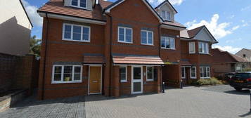 Flat to rent in Mill House, Westcliff-On-Sea SS0