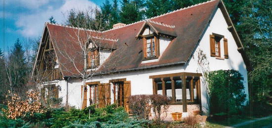 Maison avec étang dans un cadre boisé