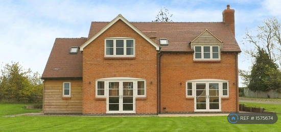 4 bedroom detached house