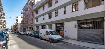 Trivano di 95 mq con terrazza e posto auto coperto