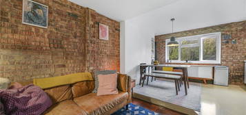 Flat to rent in Summersby Road, London N6