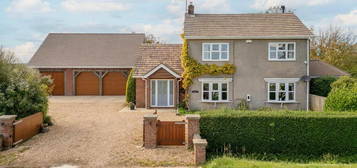 6 bedroom detached house for sale