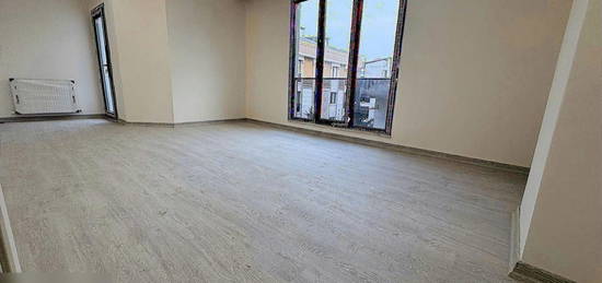 SEFAKY MERKEZDE 2+1 90M2 BALKONLU ARAKAT SATILIK DARE