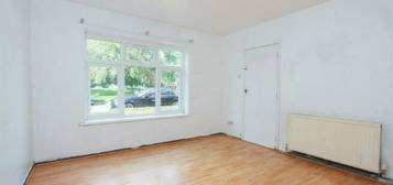 Flat to rent in Pinn Close, Uxbridge, London UB8