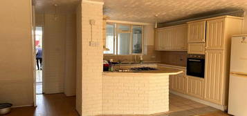 3 bedroom flat to rent