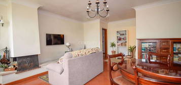 Apartamento de 3 Assoalhadas- S. João do Estoril-Cascais