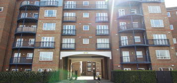 Flat to rent in Argent Court, Argent Street RM17