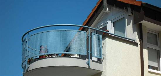 Stilvolle 3-Zimmer-Dachgeschosswohnung mit geh. Innenausstattung mit Balkon und EBK in Leverkusen