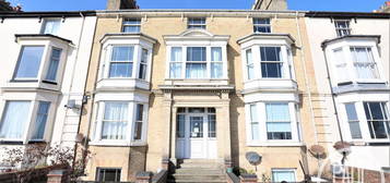 Flat to rent in Marine Parade, Lowestoft NR33