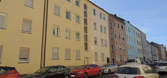 **MG-HARDTERBROICH** 3-ZIMMER-WOHNUNG M. BALKON IM 1. OBERGESCHOSS EINES GEPFLEGTEN MEHRFAMILIENHAUS