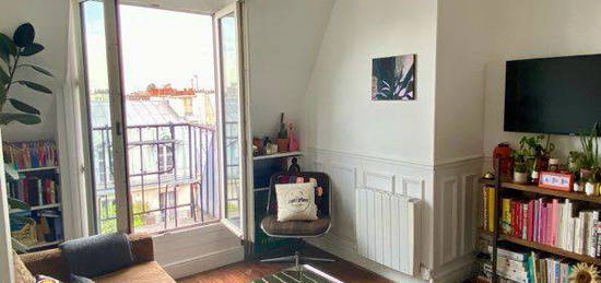 Appartement dernière étage avec vue dégagée, refait à neuf - 46 m² / Paris 18ème