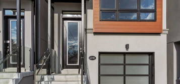609 Harvie Ave, Toronto, ON M6E 4M3