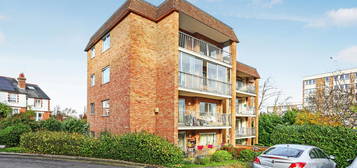 Flat to rent in West Mount, The Mount, Guildford GU2