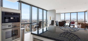 Flat to rent in West India Quay, Hertsmere Road, Canary Wharf E14