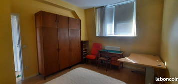 Etudiants 2 chambres 1 personne - 10 et 13m² dans notre maison - local commun et salle d’eau