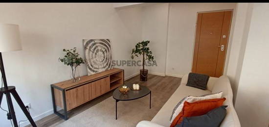 Apartamento T3 , localizado em S. Domingos de Benfica - inclui Home Staging !