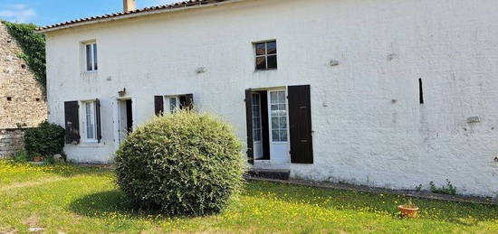 Maison longère  à vendre, 3 pièces, 2 chambres, 76 m²