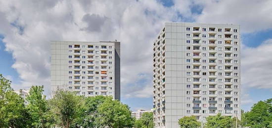 *WG-geeignete Wohnung in der 16. Etage mit Balkon und 2 Bädern*