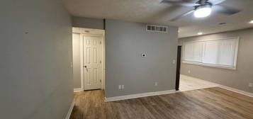 1201 SW 10th St Unit 1203, Lincoln, NE 68522