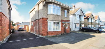 3 bed detached house to rent