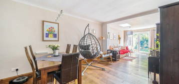 Maisonette for sale in Mizbrooks, The Broadway, Laleham TW18